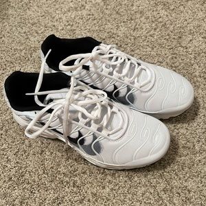 Nike air max plus stencil swoosh gs size 5.5 or women’s size 7 to 7.5